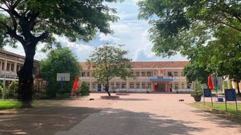 Thông tin mới vụ phó hiệu trưởng cho dừng tiết dạy để học sinh đi… dọn rác