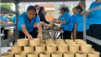 កម្មវិធីកក់ក្តៅ "ចែករំលែកក្តីស្រលាញ់-ស្រលាញ់ទឹកដី"