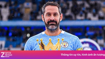 Thủ môn gây tranh cãi của Man City giải nghệ
