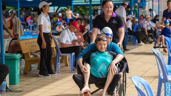 Những 'cánh tay thầm lặng' của người khuyết tật