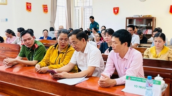 Kiểm tra hoạt động tín dụng chính sách tại hai điểm giao dịch xã Phú Hòa 1 và Tây Sơn