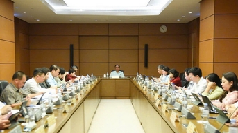 Đoàn đại biểu Quốc hội tỉnh Đắk Lắk thảo luận, góp ý các dự thảo luật lĩnh vực giáo dục, viên chức và hàng không