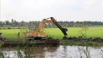Tây Ninh khẩn trương gia cố 110 km đê xung yếu, bảo vệ sản xuất
