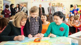 ភរិយារបស់អគ្គលេខាធិកា To Lam មកសួរសុខទុក្ខ និងទំនាក់ទំនងជាមួយសិស្សសាលាមត្តេយ្យសិក្សានៅ Sofia