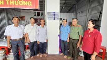 Bàn giao nhà Mái ấm tình thương tại xã Hòa Lạc