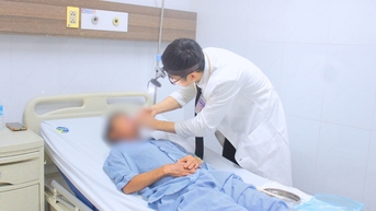 Sau nhổ răng khôn, người đàn ông bị nước chảy ngược ra mũi khi uống