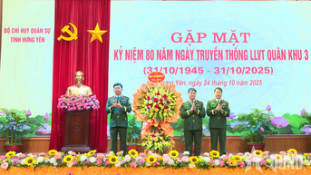 បញ្ជាការដ្ឋានយោធភូមិភាគខេត្ត Hung Yen បានជួបសំណេះសំណាលអបអរសាទរខួបលើកទី ៨០ នៃទិវាប្រពៃណីកងកម្លាំងប្រដាប់អាវុធរបស់យោធភូមិភាគទី ៣