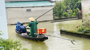 Nhiều khu vực ở xã Nam Hải Lăng bị ngập sâu do mưa lớn