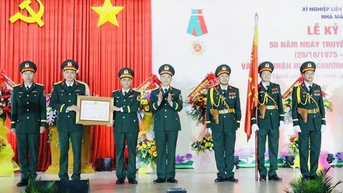 Nhà máy X51 (Tổng Công ty Ba Son) nhận Huân chương Bảo vệ Tổ quốc hạng Ba