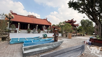 'Xưởng thuyền' nơi sân chùa