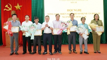 Khen thưởng 7 tập thể, 5 cá nhân có thành tích xuất sắc trong triển khai bệnh án điện tử