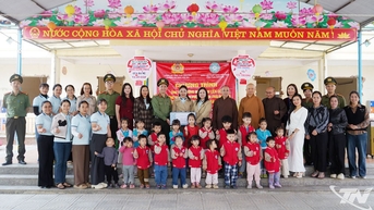 Hỗ trợ trang thiết bị cho Trường Mầm non Liên cơ