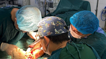Bệnh viện tỉnh Điện Biên nối thành công vết đứt rời cổ chân do tai nạn giao thông