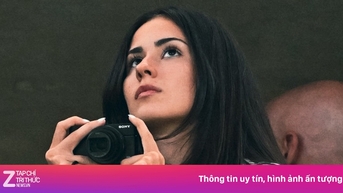 Bạn gái Guler gây sốt