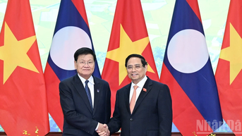 Việt Nam trước sau như một, luôn ưu tiên cao nhất cho mối quan hệ đặc biệt với Lào
