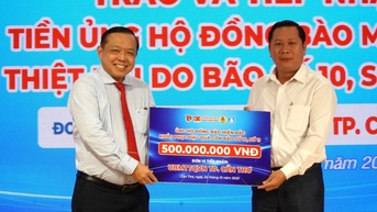 Một trường ĐH quyên góp 500 triệu đồng giúp đồng bào vùng bão lũ