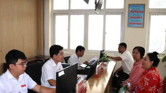 Thi đua vì hạnh phúc của nhân dân