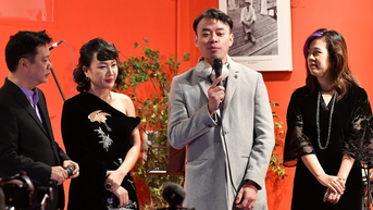 Chuyển ngữ nhạc Trịnh không dễ, 'như húc đầu vào đá'