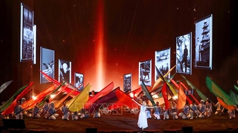 កម្មវិធីសិល្បៈដើម្បីអបអរសាទរពិធីបើកមហាសន្និបាតហាណូយ