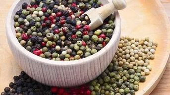 Ngày 25-10, giá hồ tiêu giảm mạnh 2.500-3.500 đồng/kg