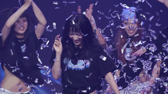 Mỹ Mỹ tổ chức fan concert “Burning Blue” đầu tiên trong sự nghiệp