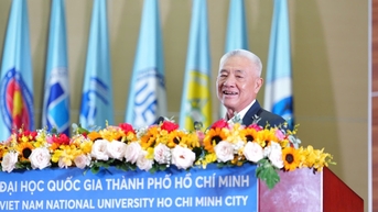 Tiến sĩ có 700 bằng sáng chế chia sẻ ‘công thức thành công’ trong lễ khai khóa