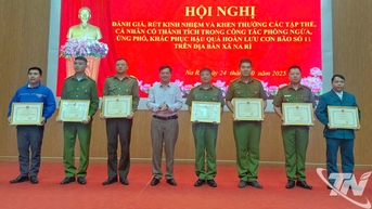 Na Rì khen thưởng 26 tập thể, cá nhân trong công tác phòng, chống thiên tai