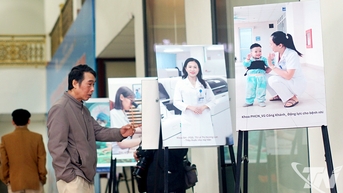 Nghệ thuật được 'thắp sáng' từ trái tim người thầy thuốc