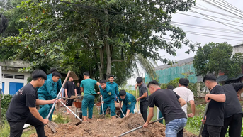 Phường Chánh Hiệp và Thủ Dầu Một khẩn trương đắp bờ bao, kê cao đồ đạc chống ngập