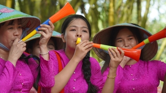 Gáo Giồng Đồng Tháp: Trải nghiệm mùa nước nổi và lễ hội xuồng ba lá