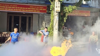 Xã Đại Phúc: 120 thành viên các Tổ liên gia thực tập phương án chữa cháy