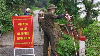 Cảnh báo sạt lở gần khu vực gầm cầu Tuần