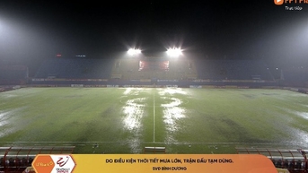 Trời mưa cực lớn, trận đấu Becamex TP.HCM - Hà Nội phải tạm dừng: Sân Gò Đậu kịch tính