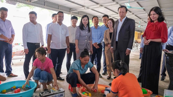 Bộ Giáo dục và Đào tạo tặng hơn 4,3 tỷ đồng cho học sinh, nhân dân vùng lũ Lạng Sơn