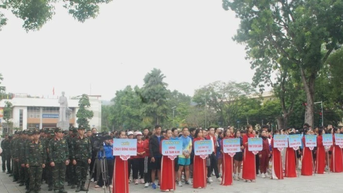 Chạy marathon quyên góp tiền ủng hộ dân vùng lũ Cao Bằng