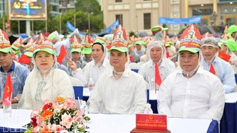 Hơn 4.000 khán giả điểm cầu Khánh Hòa đội mưa cổ vũ “nhà leo núi” Olympia Đoàn Thanh Tùng