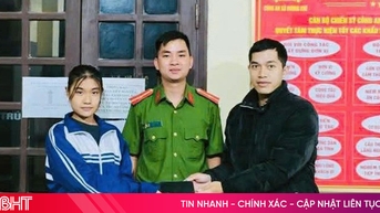 Nữ sinh nhặt được iPhone tìm cách trả lại người đánh rơi