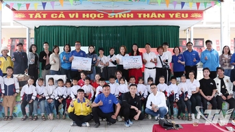 Tuổi trẻ Hải Phòng hỗ trợ trường học và người dân vùng thiên tai