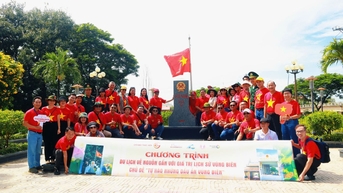 “Dấu ấn vùng biên”: Hành trình ấn tượng tham quan cột mốc biên giới