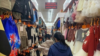Thị trường thời trang đông vào mùa