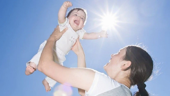 Người Việt thiếu nghiêm trọng vitamin D vì tránh nắng quá kỹ