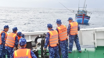 Kịp cứu tàu cá gặp nạn trên vùng biển Trường Sa