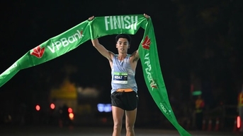 Huỳnh Anh Khôi, Phạm Thị Hồng Lệ vô địch giải marathon quốc tế Hà Nội 2025