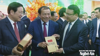 Khai mạc Hội chợ mùa Thu lần thứ nhất - 2025: Kết nối con người với sản xuất - kinh doanh