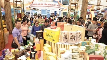 Hội chợ Mùa Thu sôi động ngay ngày đầu mở cửa