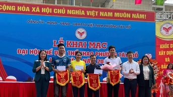 500 vận động viên phường Tây Mỗ diễu hành biểu dương lực lượng