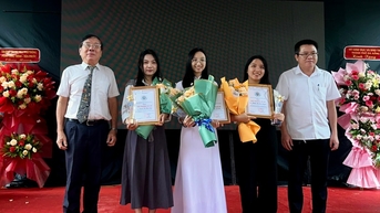 Xã Sơn Cẩm Hà trao tặng giải thưởng Lê Cơ cho 27 học sinh, sinh viên