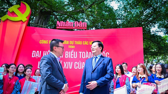 [Ảnh] Báo Nhân Dân trưng bày và lấy ý kiến đóng góp vào các Dự thảo Văn kiện Đại hội XIV của Đảng