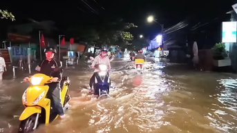Triều cường tại Vĩnh Long xuống chậm, nguy cơ ngập cục bộ vẫn còn