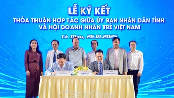វេទិកាធុរកិច្ច 2025៖ អមដំណើរការអភិវឌ្ឍន៍របស់ Ca Mau